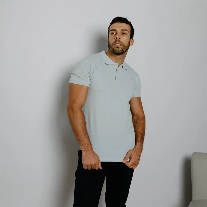 Remera Liberato Basics Cuello Polo Celeste