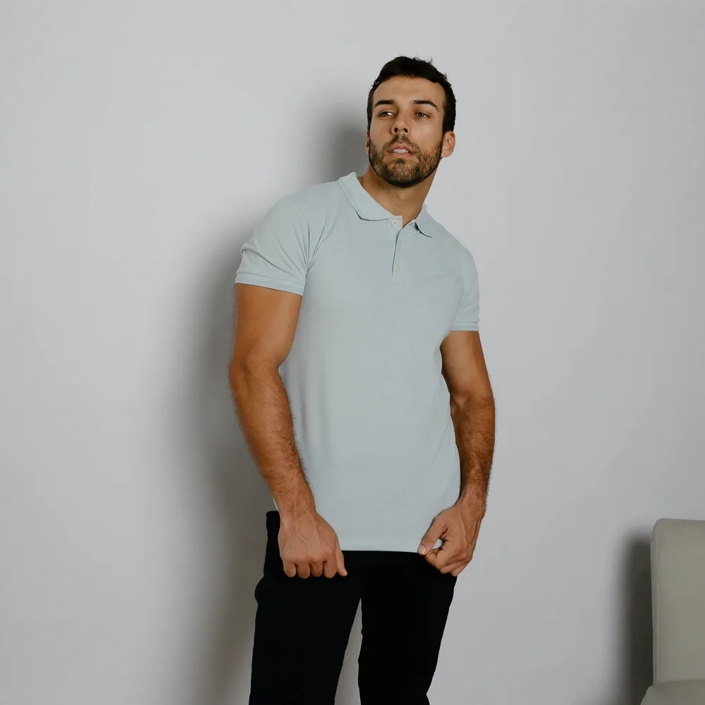 Remera Liberato Basics Cuello Polo Celeste