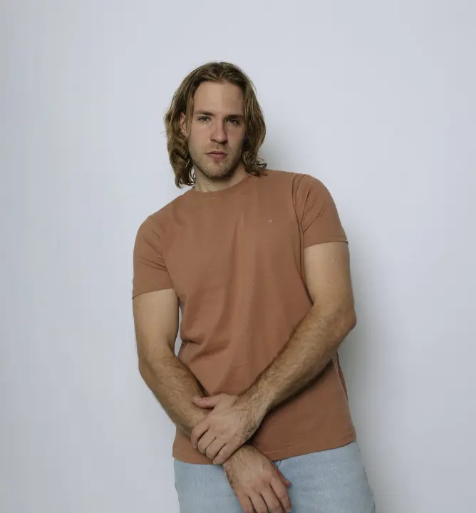 Remera Liberato Regular Fit Marron