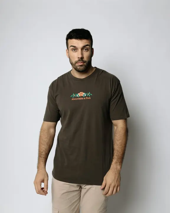 Remera Abercrombie Flowers Marron Oscuro