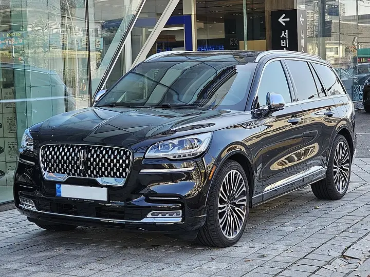 Lincoln Aviator — fotografía real de referencia 2