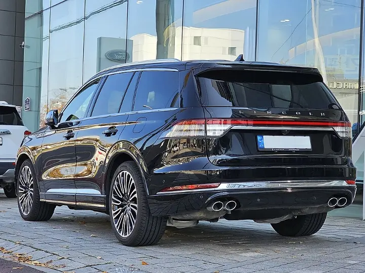 Lincoln Aviator — fotografía real de referencia 5