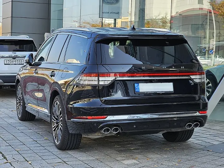 Lincoln Aviator — fotografía real de referencia 4