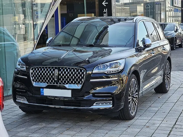 Lincoln Aviator — fotografía real de referencia 1