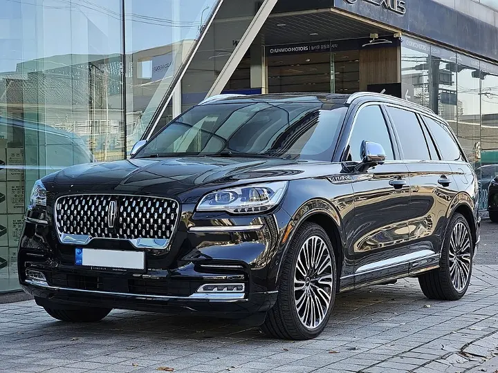 Lincoln Aviator — fotografía real de referencia 3