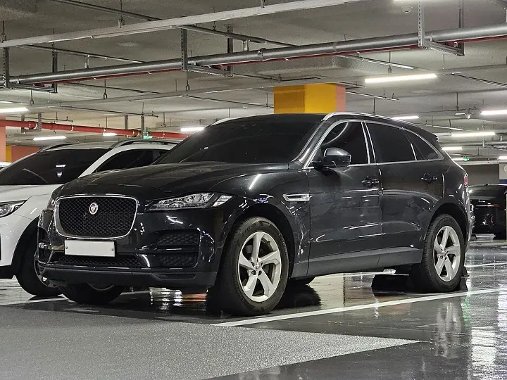 Jaguar F-Pace — fotografía real de referencia 2