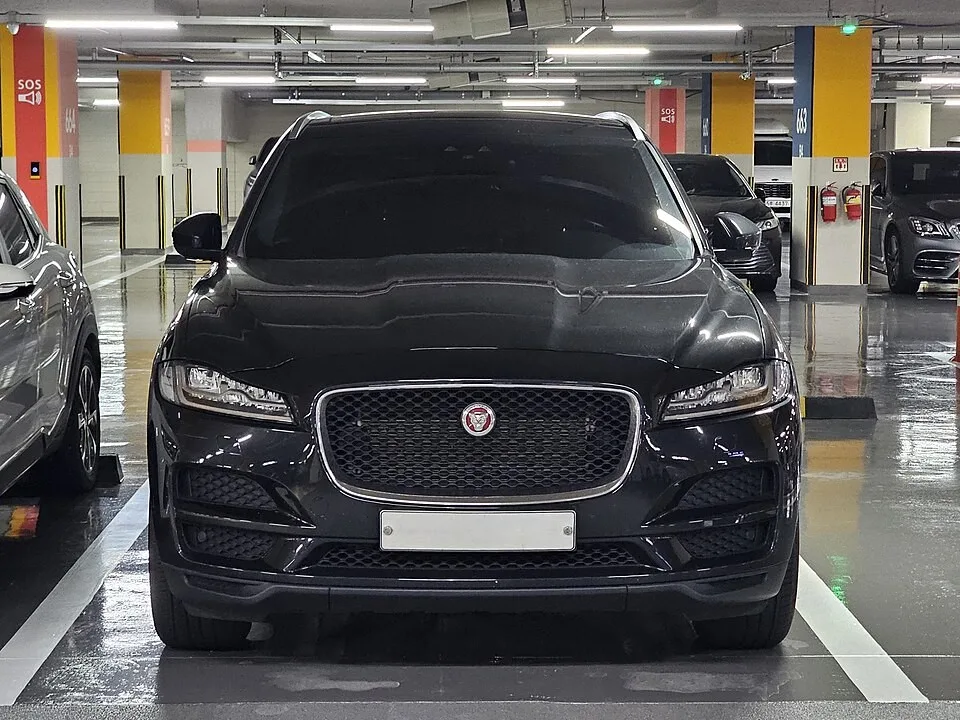 Jaguar F-Pace — fotografía real de referencia 1