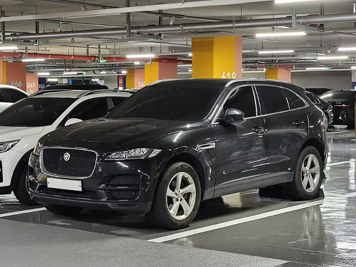 Jaguar F-Pace — fotografía real de referencia 6