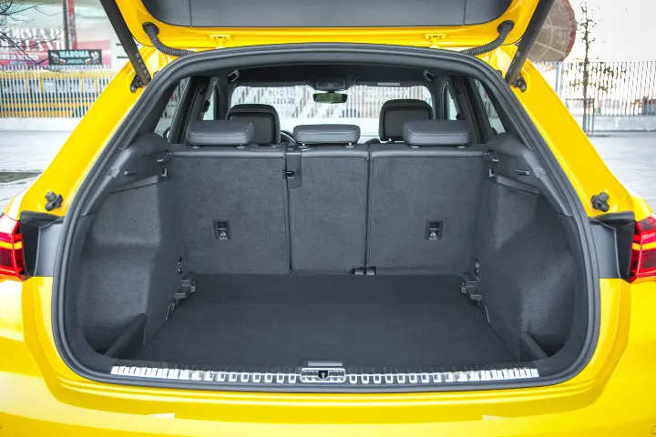 Audi Q3 — fotografía real de la unidad de referencia, vista 6