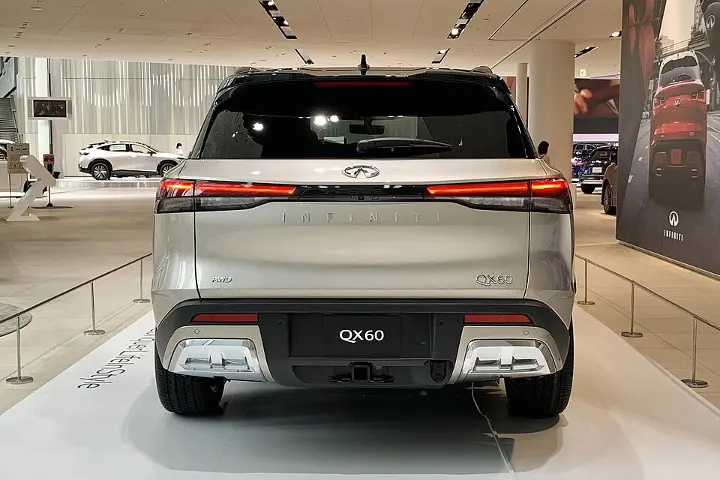 Infiniti QX60 — fotografía real de referencia 4