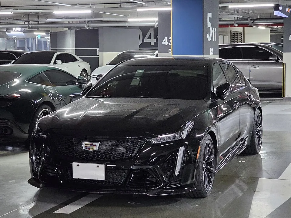 Cadillac CT5 — fotografía real de referencia 1