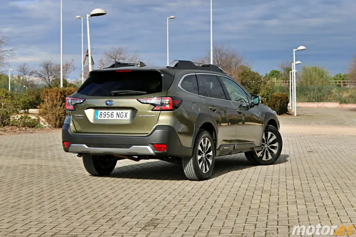 Subaru Outback — fotografía real de referencia 2