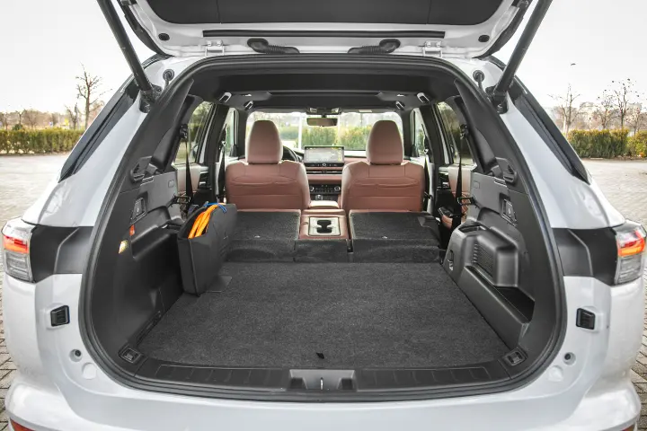Mitsubishi Outlander — fotografía real de referencia 6