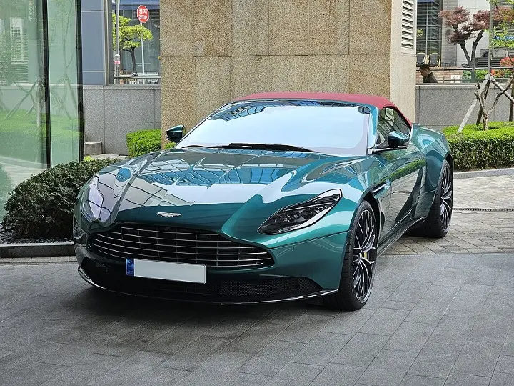 Aston Martin DB11 — fotografía real de referencia 5