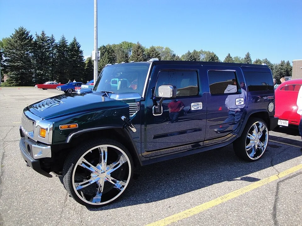 Hummer H2 — fotografía real de referencia 1