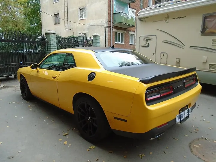 Dodge Challenger — fotografía real de referencia 3