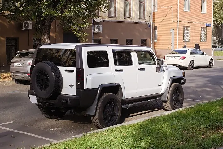 Hummer H3 — fotografía real de referencia 4