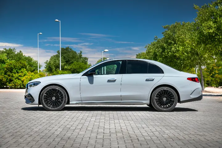 Mercedes-Benz Clase E — fotografía real de la unidad de referencia, vista 2