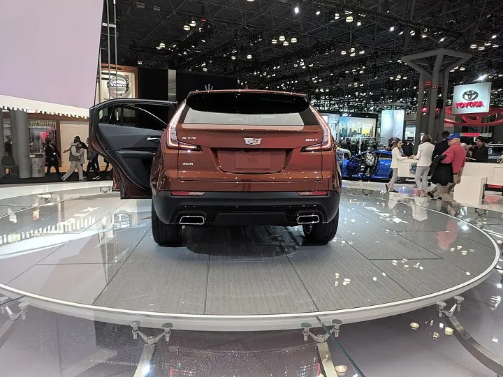 Cadillac XT4 — fotografía real de referencia 3