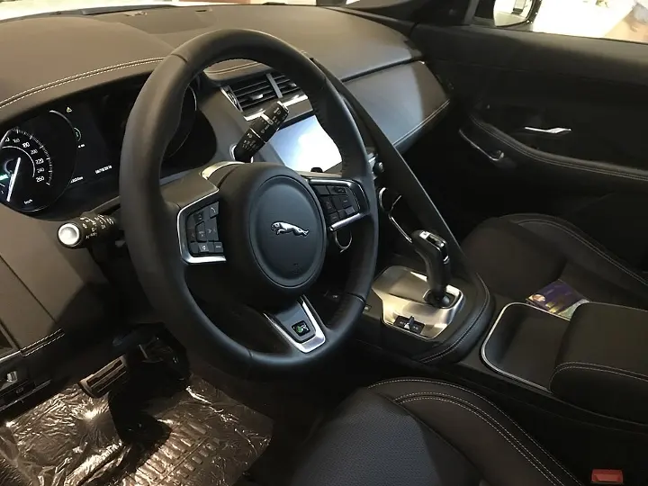 Jaguar E-Pace — fotografía real de referencia 5