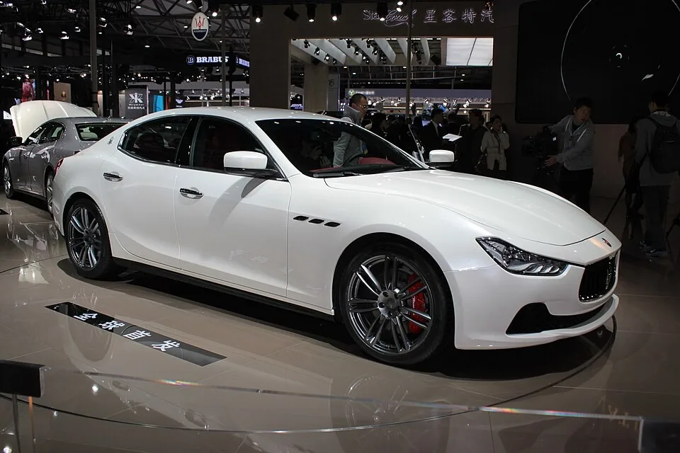 Maserati Ghibli — fotografía real de referencia 1