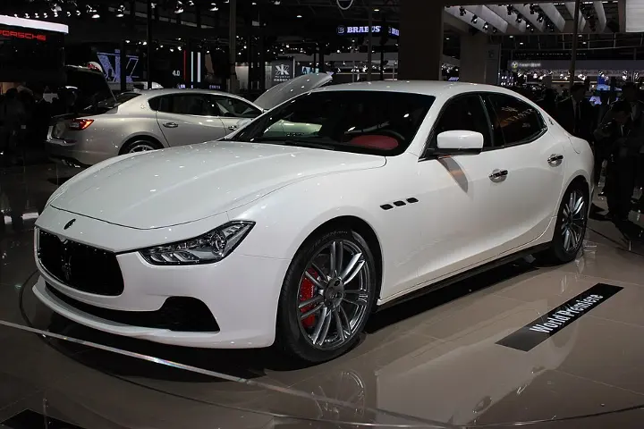 Maserati Ghibli — fotografía real de referencia 4