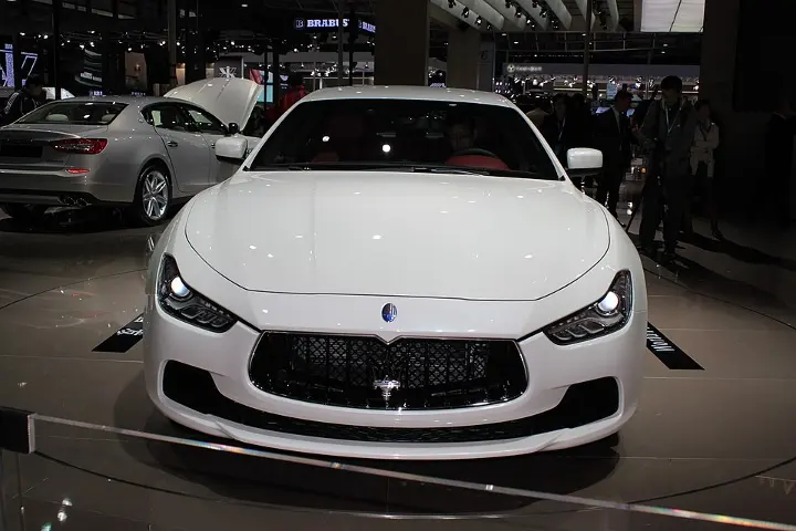 Maserati Ghibli — fotografía real de referencia 3