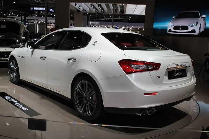 Maserati Ghibli — fotografía real de referencia 5