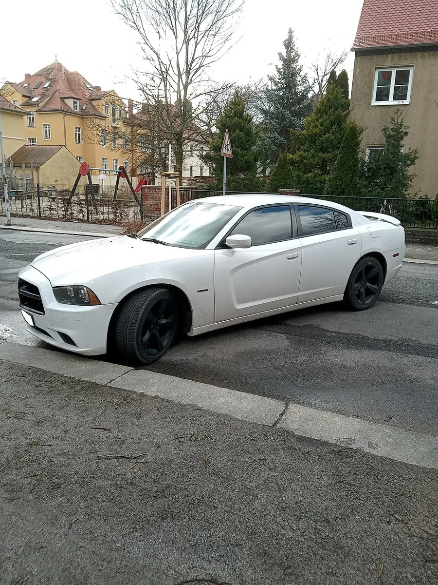 Dodge Charger — fotografía real de referencia 1
