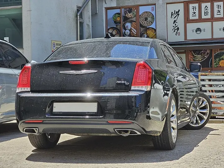 Chrysler 300 — fotografía real de referencia 5