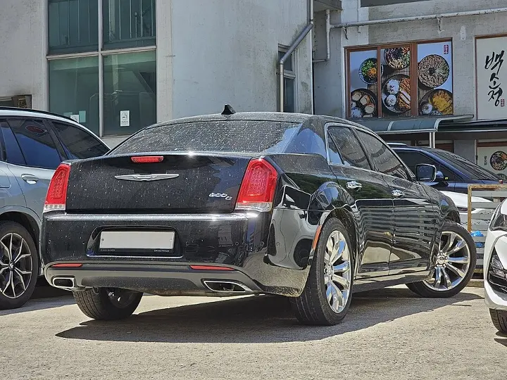 Chrysler 300 — fotografía real de referencia 6