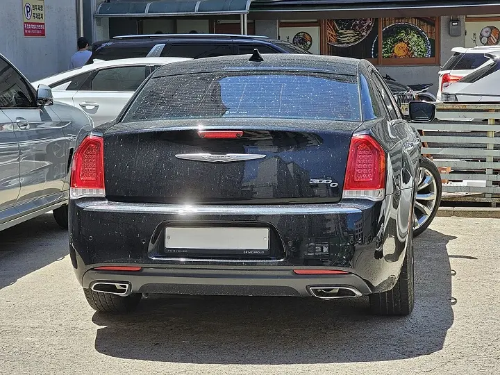 Chrysler 300 — fotografía real de referencia 4