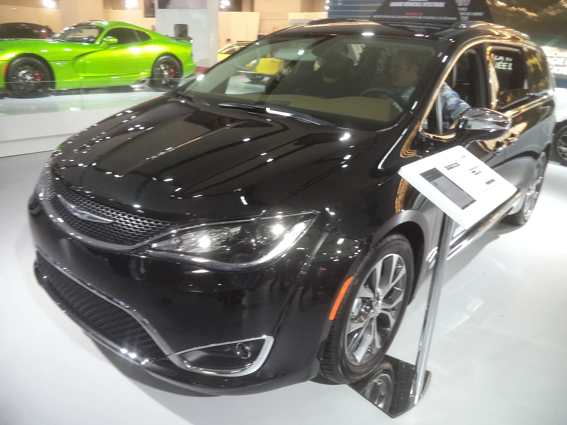 Chrysler Pacifica 2017 - Limited 3.6 V6 - Foto de referencia 1