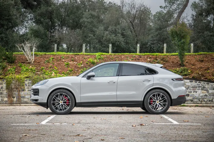 Porsche Cayenne — fotografía real de referencia 3