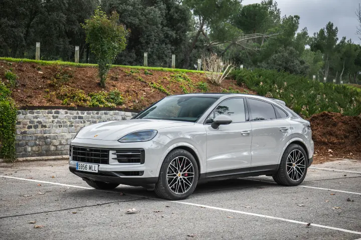 Porsche Cayenne — fotografía real de referencia 2