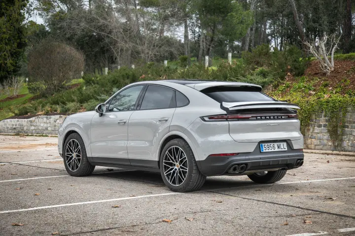 Porsche Cayenne — fotografía real de referencia 4