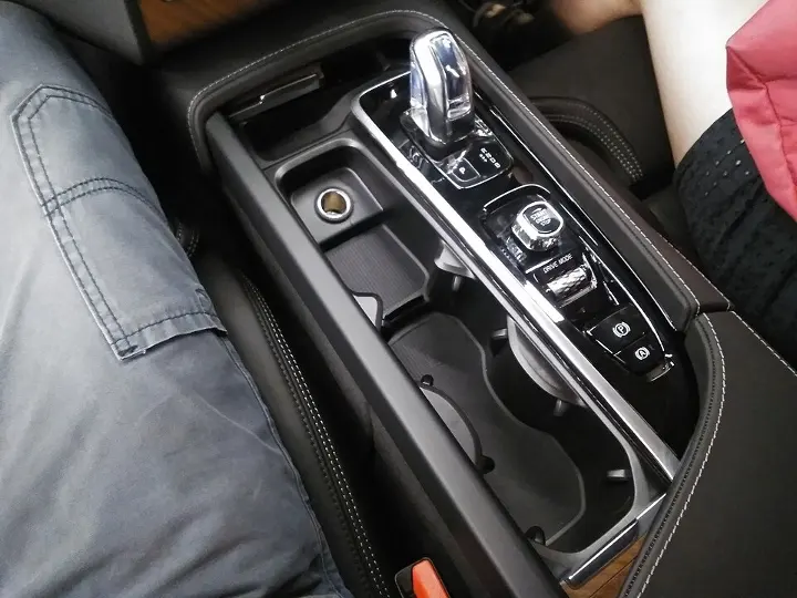 Volvo XC90 — fotografía real de referencia 6