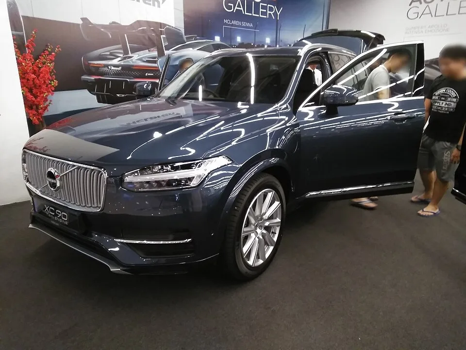 Volvo XC90 — fotografía real de referencia 1