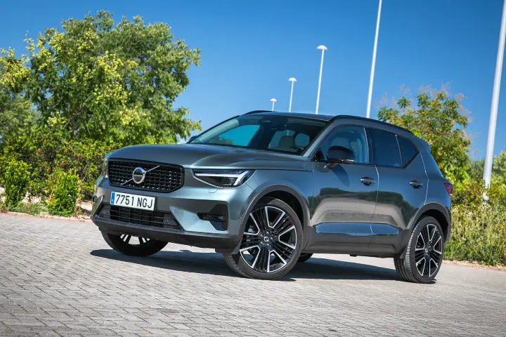 Volvo XC40 — fotografía real de referencia 1