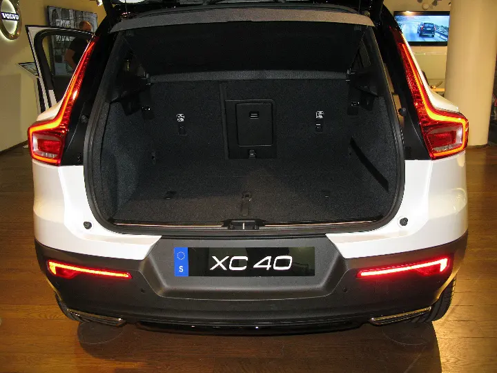Volvo XC40 2018 - D4 R-Design AWD - Foto de referencia 3