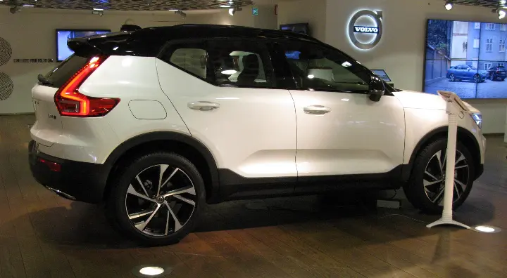 Volvo XC40 2018 - D4 R-Design AWD - Foto de referencia 2
