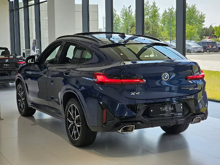 BMW X4 — fotografía real de la unidad de referencia, vista 3