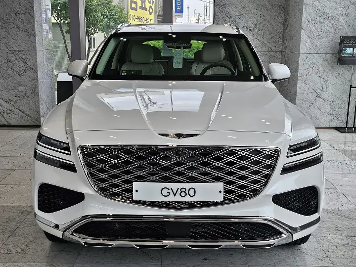 Genesis GV80 — fotografía real de la unidad de referencia, vista 3