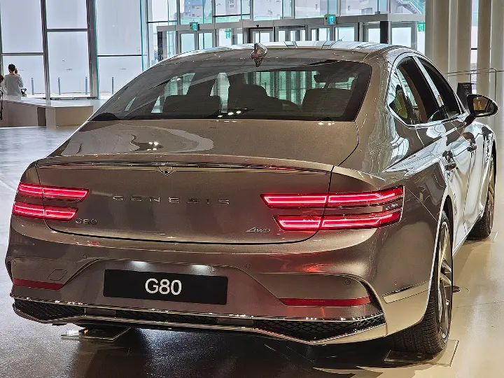 Genesis G80 — fotografía real de la unidad de referencia, vista 4
