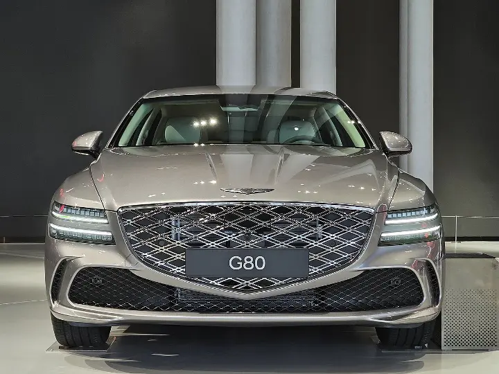 Genesis G80 — fotografía real de la unidad de referencia, vista 3