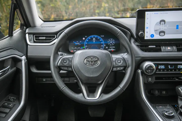 Toyota RAV4 — fotografía real de la unidad de referencia, vista 7