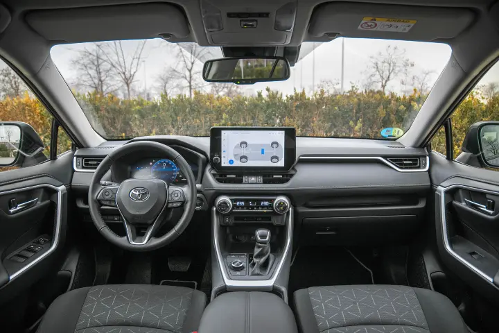 Toyota RAV4 — fotografía real de la unidad de referencia, vista 6