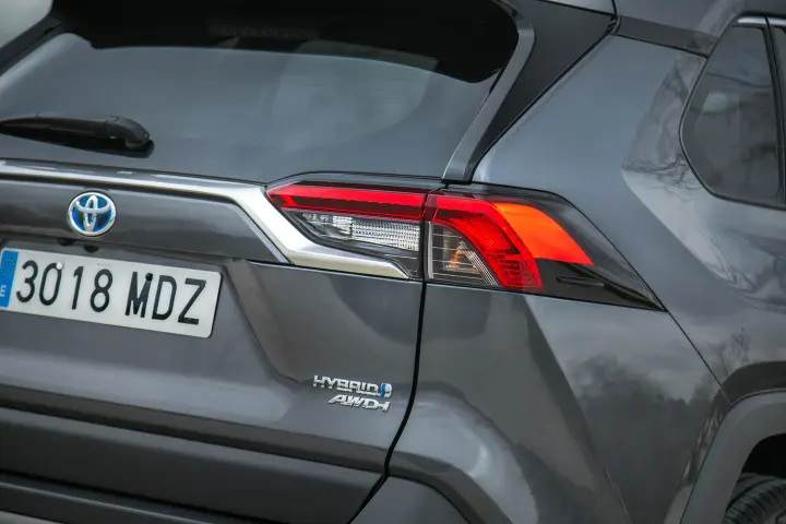 Toyota RAV4 — fotografía real de la unidad de referencia, vista 5