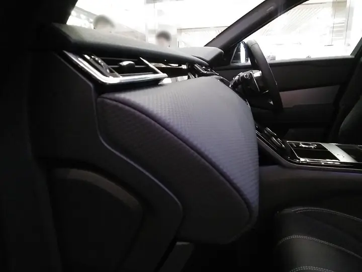 Land Rover Range Rover Velar — fotografía real de referencia 6