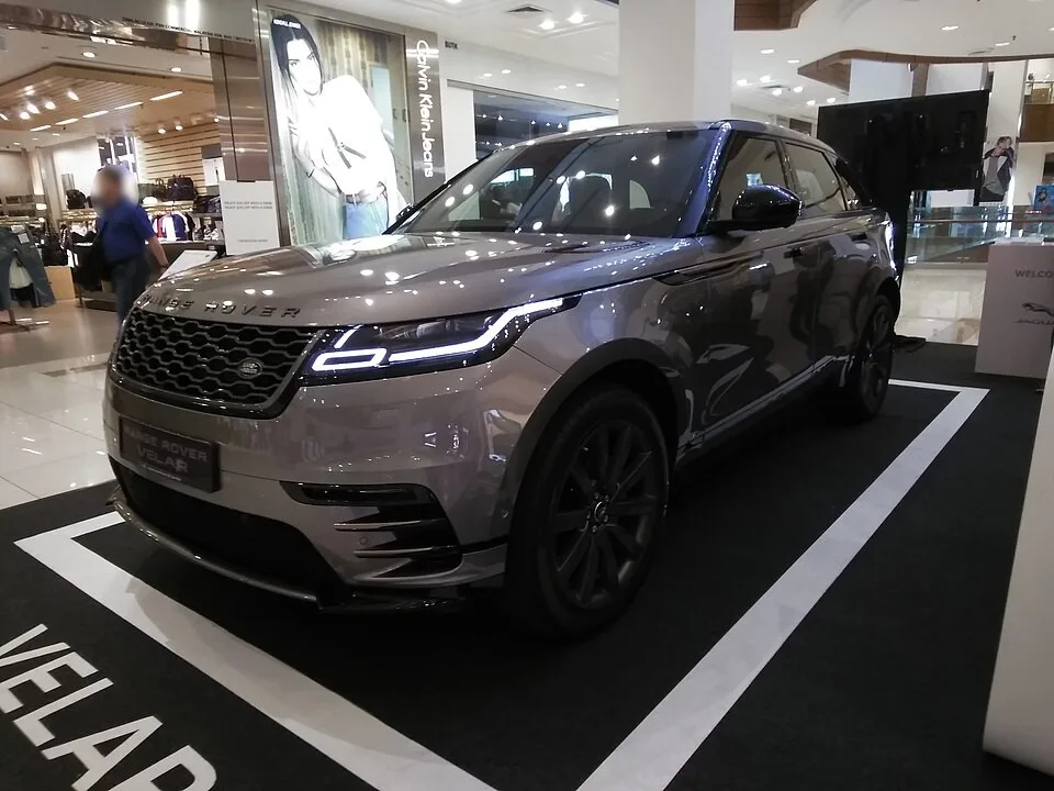 Land Rover Range Rover Velar — fotografía real de referencia 1